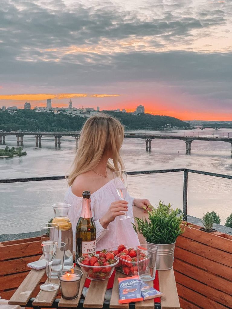 Романтична вечеря на даху у Києві romantic.ua